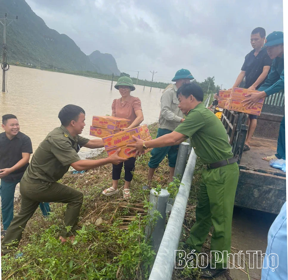 Rốn lũ Lạc Thuỷ: Cán bộ trách nhiệm, người dân bình yên