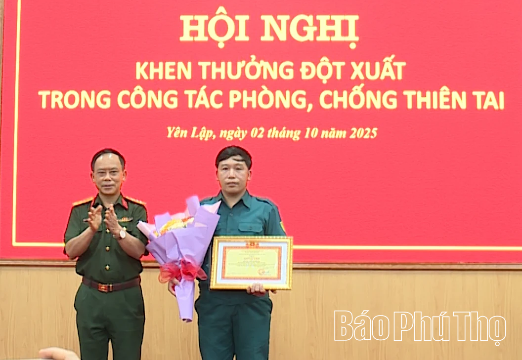 Khen thưởng đột xuất Trợ lý Ban CHQS xã cứu người giữa dòng lũ dữ