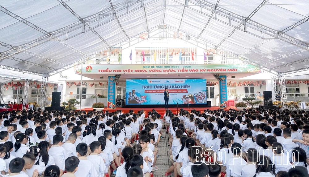 Honda Việt Nam trao tặng 1,8 triệu mũ bảo hiểm cho học sinh lớp 1 toàn quốc năm học 2025 - 2026