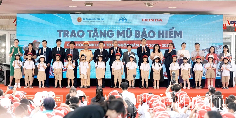 Honda Việt Nam trao tặng 1,8 triệu mũ bảo hiểm cho học sinh lớp 1 toàn quốc năm học 2025 - 2026
