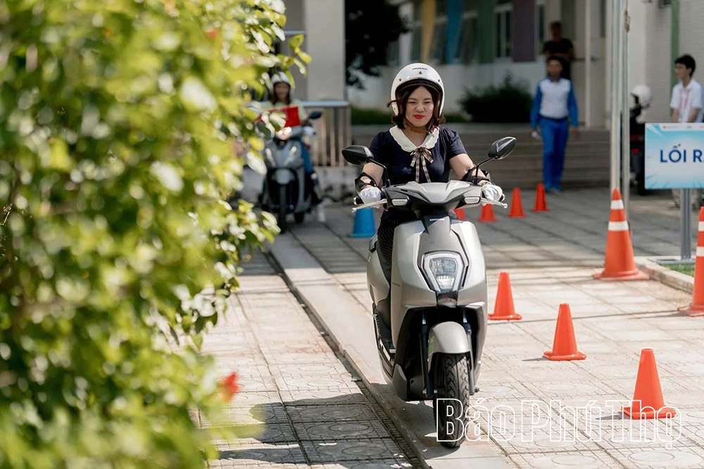 Honda Việt Nam trao tặng 1,8 triệu mũ bảo hiểm cho học sinh lớp 1 toàn quốc năm học 2025 - 2026