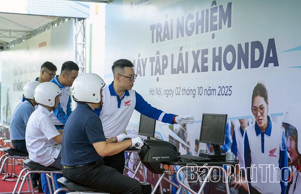 Honda Việt Nam trao tặng 1,8 triệu mũ bảo hiểm cho học sinh lớp 1 toàn quốc năm học 2025 - 2026