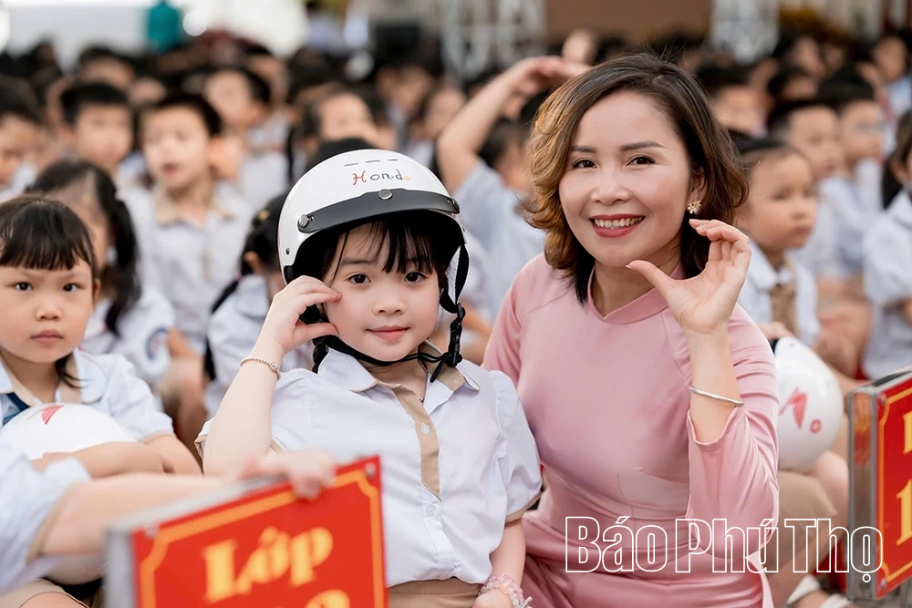 Honda Việt Nam trao tặng 1,8 triệu mũ bảo hiểm cho học sinh lớp 1 toàn quốc năm học 2025 - 2026
