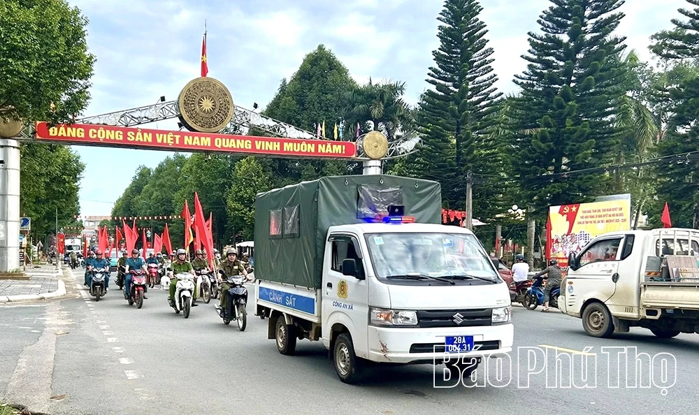 Xã Cao Phong ra quân đảm bảo trật tự an toàn giao thông và vệ sinh môi trường
