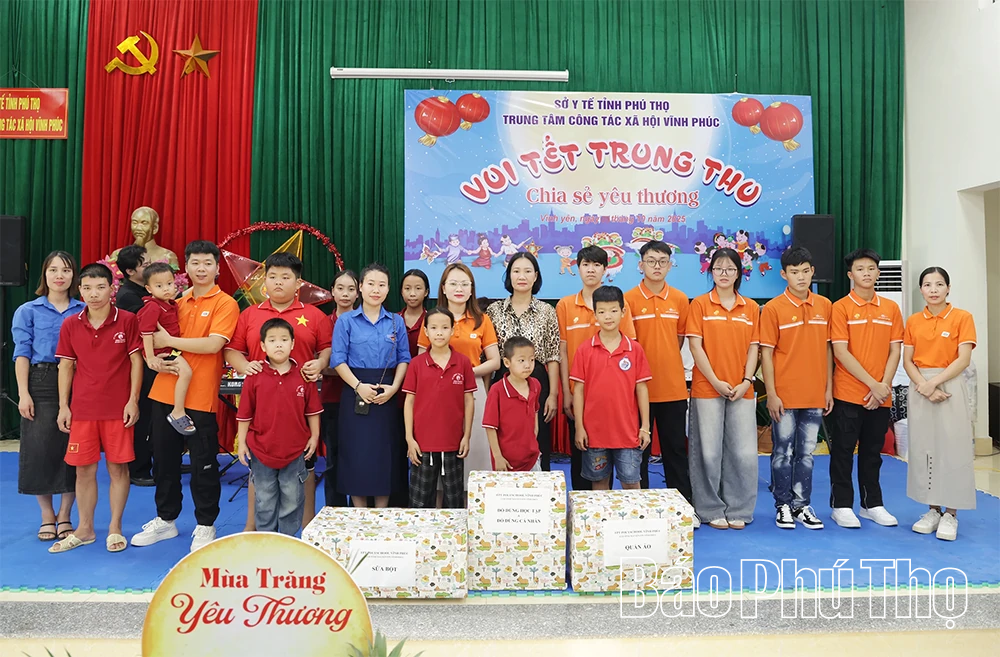 Vui Tết Trung thu - Chia sẻ yêu thương