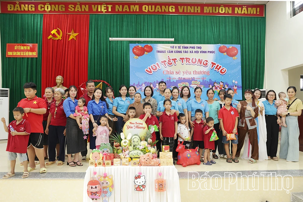 Vui Tết Trung thu - Chia sẻ yêu thương