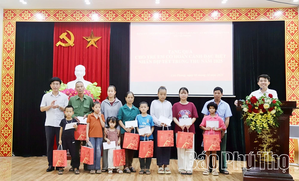 Ấm áp trung thu cho trẻ em có hoàn cảnh đặc biệt ở Cao Phong