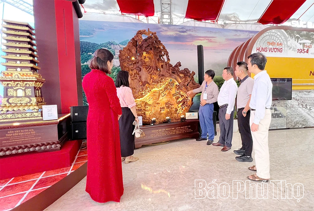 Kiệt tác “Làng quê Đất Tổ” tỏa sáng trong ngày hội lớn