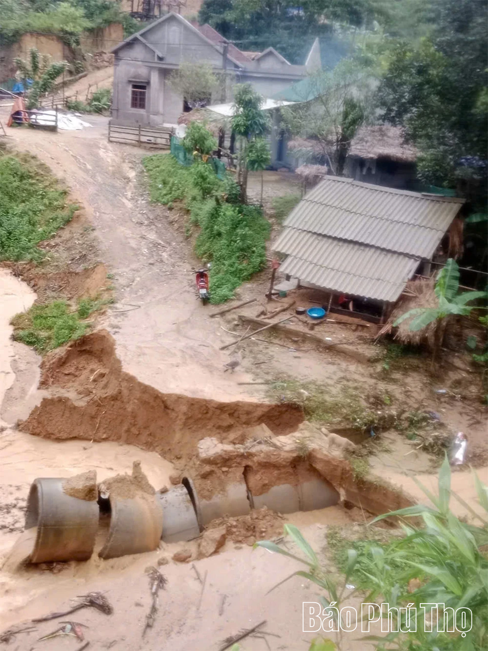 Mưa lũ lịch sử tại các xã vùng cao, nhiều tuyến đường sạt lở, thiệt hại nặng nề