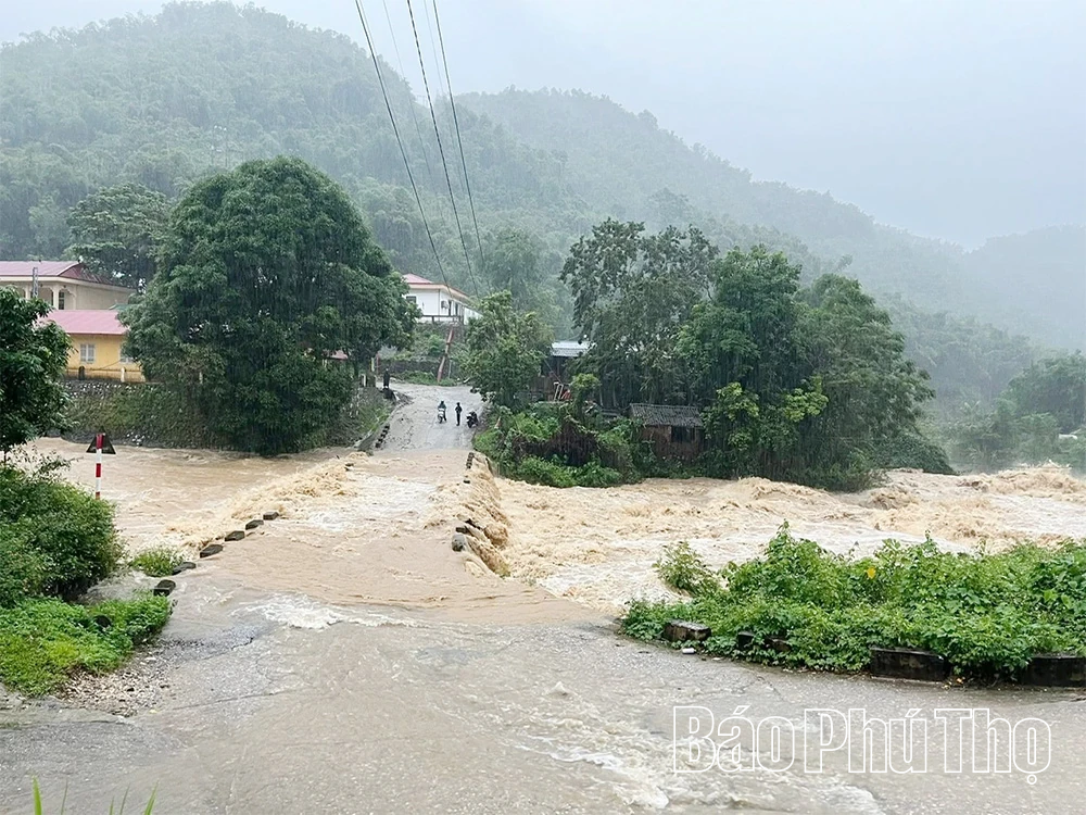 Mưa lũ lịch sử tại các xã vùng cao, nhiều tuyến đường sạt lở, thiệt hại nặng nề