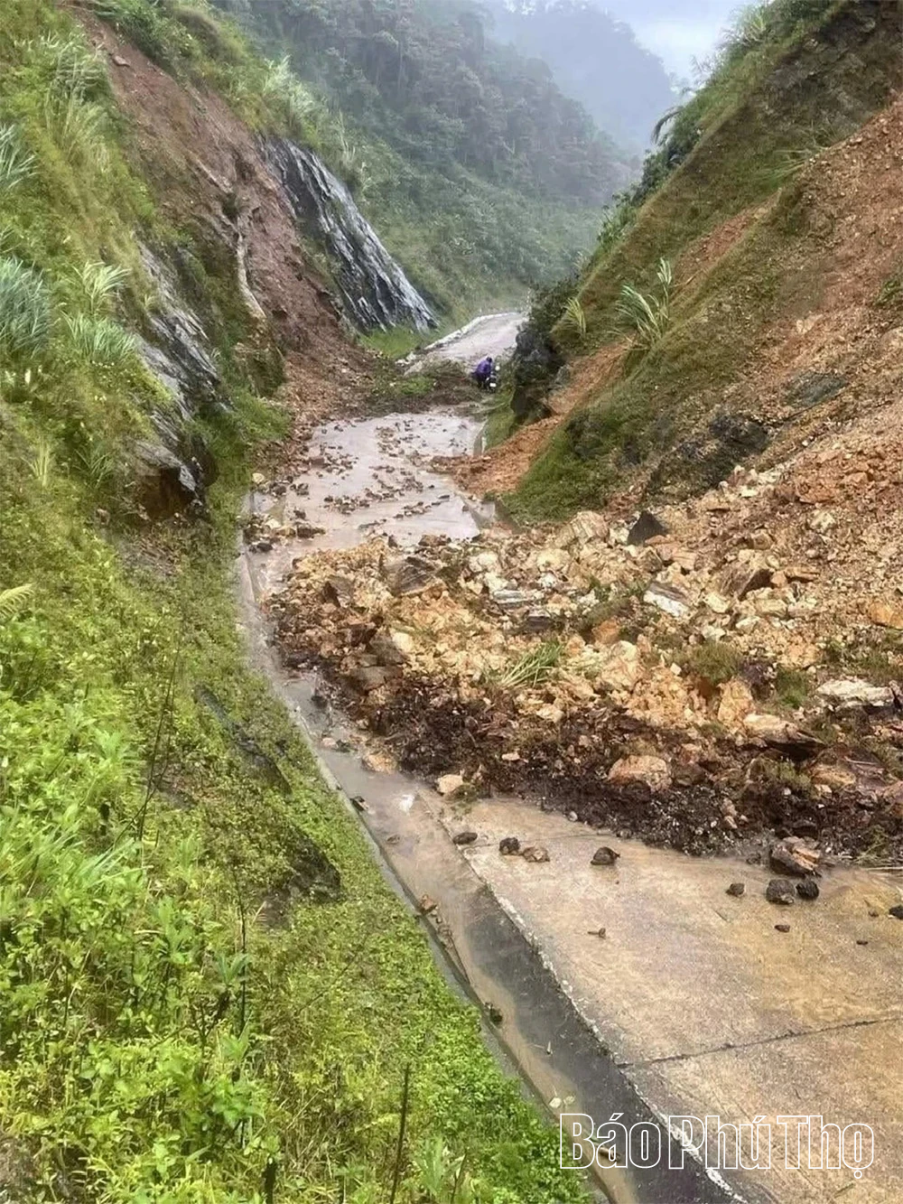 Mưa lũ lịch sử tại các xã vùng cao, nhiều tuyến đường sạt lở, thiệt hại nặng nề