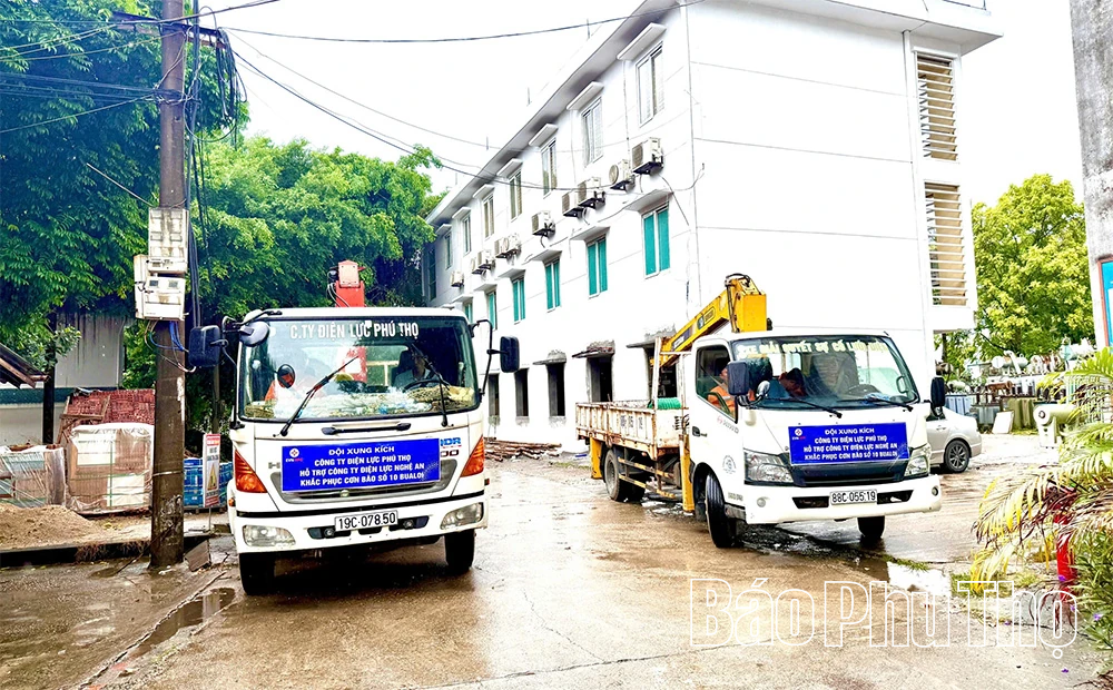 Công ty Điện lực Phú Thọ hỗ trợ tỉnh Nghệ An khắc phục lưới điện sau mưa bão