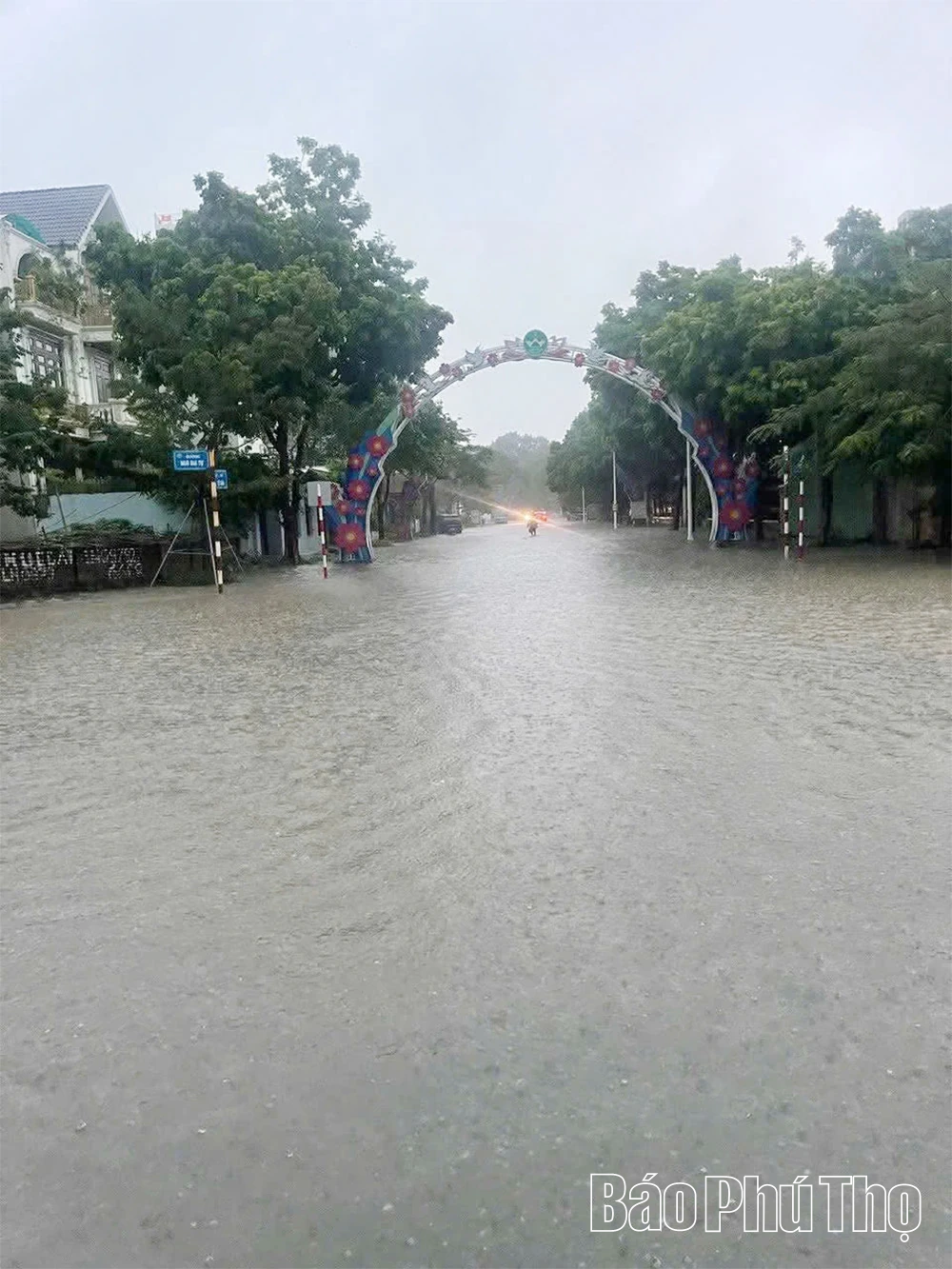 Ngập úng cục bộ tại phường Vĩnh Phúc sau mưa lớn do bão Bualoi