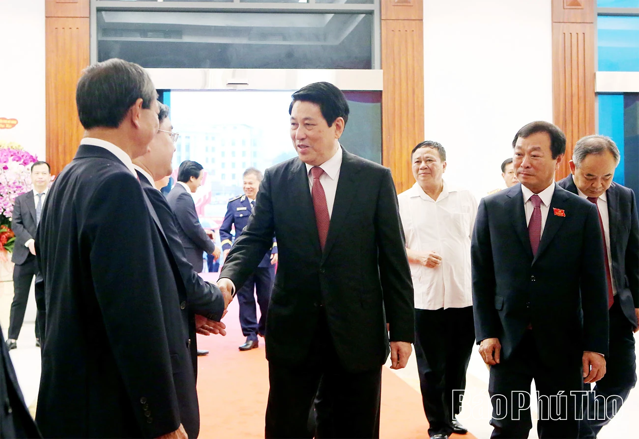 Các đồng chí lãnh đạo Đảng, Nhà nước dự Đại hội đại biểu Đảng bộ tỉnh lần thứ I