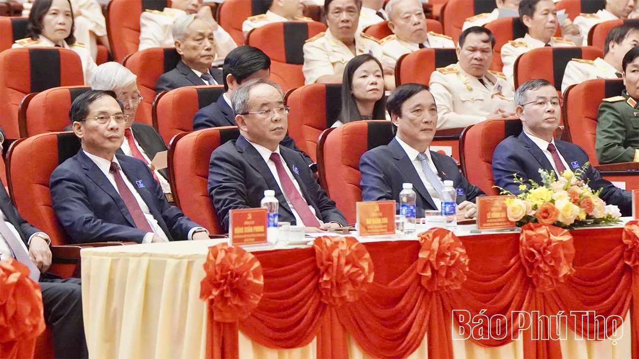 Các đồng chí lãnh đạo Đảng, Nhà nước dự Đại hội đại biểu Đảng bộ tỉnh lần thứ I