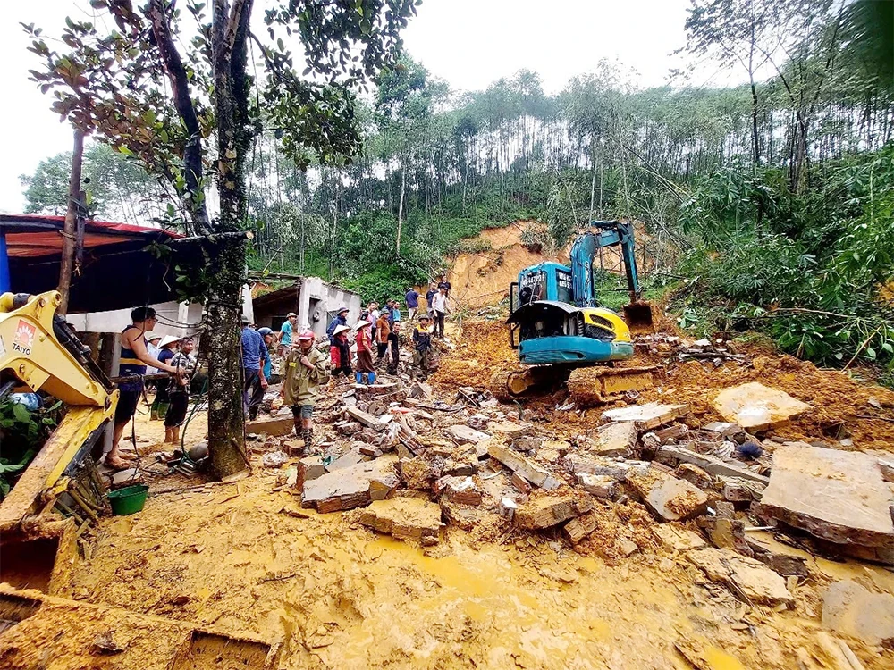 Khắc phục hậu quả mưa lũ, sớm ổn định sản xuất và đời sống nhân dân