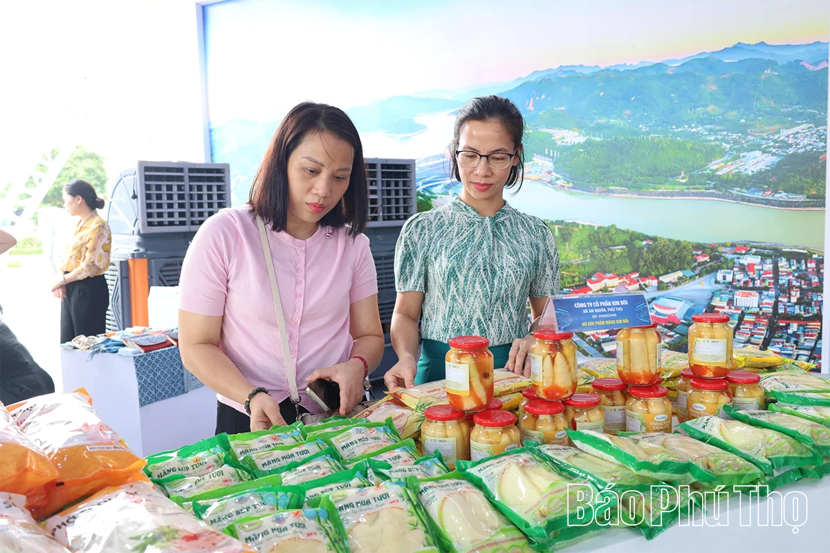 Đa dạng các sản phẩm trưng bày tại Đại hội đại biểu Đảng bộ tỉnh