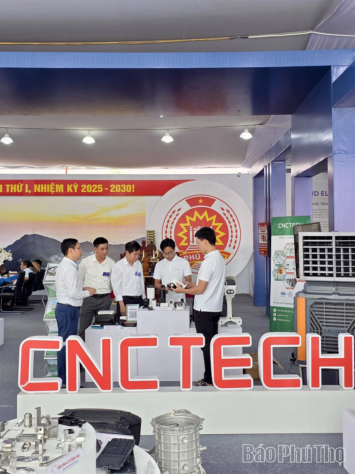 Đa dạng các sản phẩm trưng bày tại Đại hội đại biểu Đảng bộ tỉnh