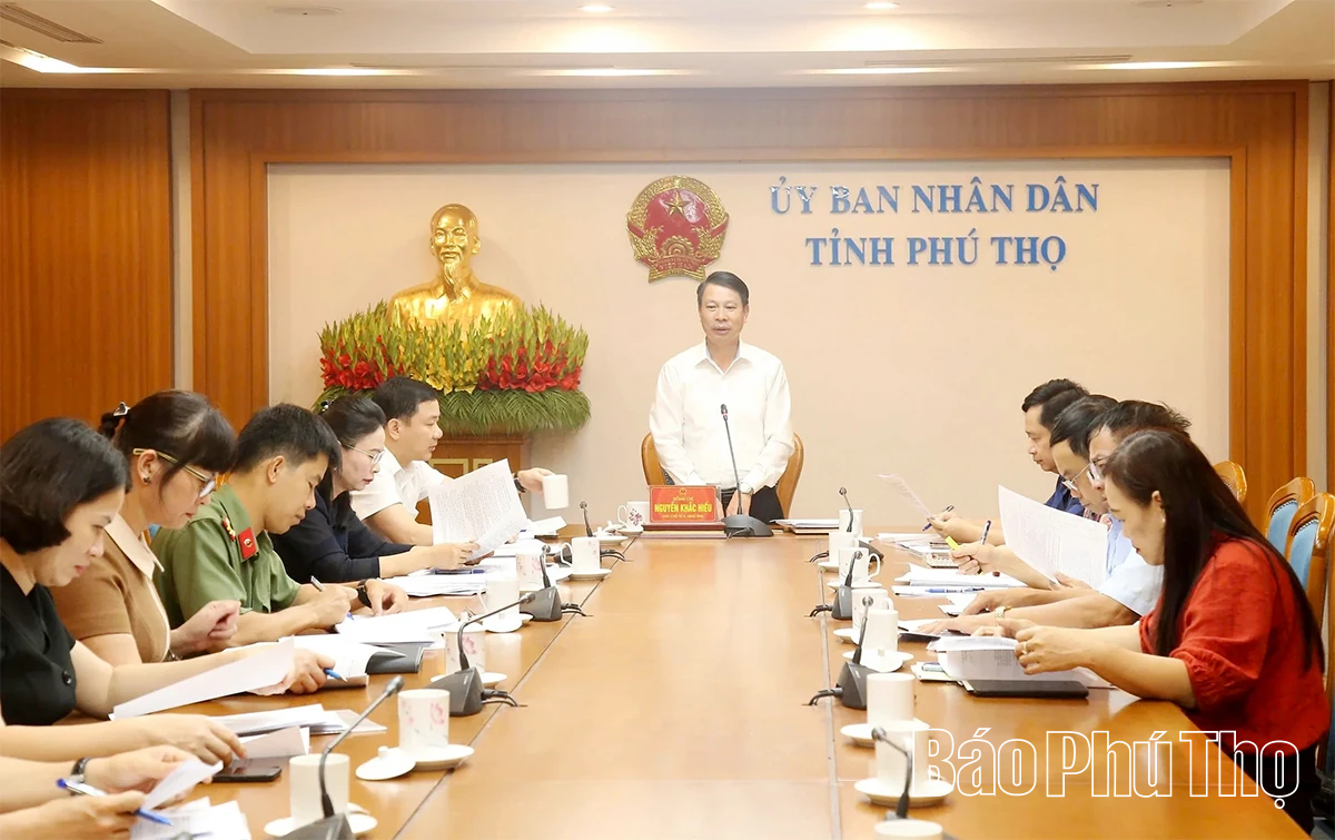 Phó Chủ tịch UBND tỉnh Nguyễn Khắc Hiếu nghe báo cáo công tác chuẩn bị tổ chức Đại hội thi đua yêu nước tỉnh Phú Thọ lần thứ I