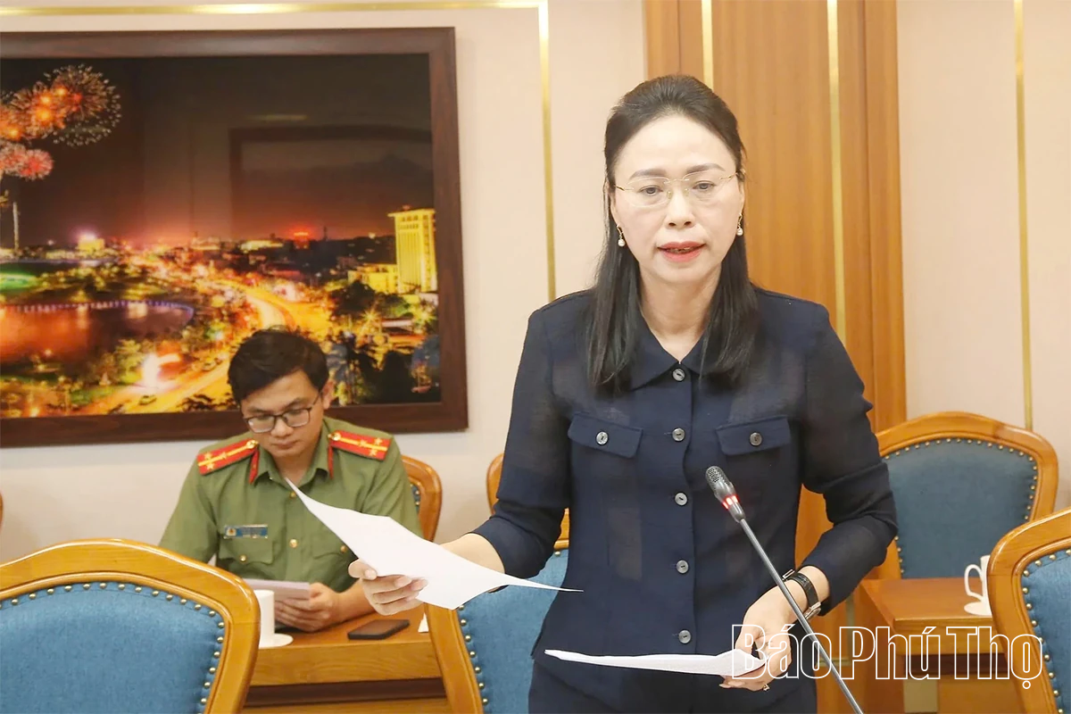 Phó Chủ tịch UBND tỉnh Nguyễn Khắc Hiếu nghe báo cáo công tác chuẩn bị tổ chức Đại hội thi đua yêu nước tỉnh Phú Thọ lần thứ I