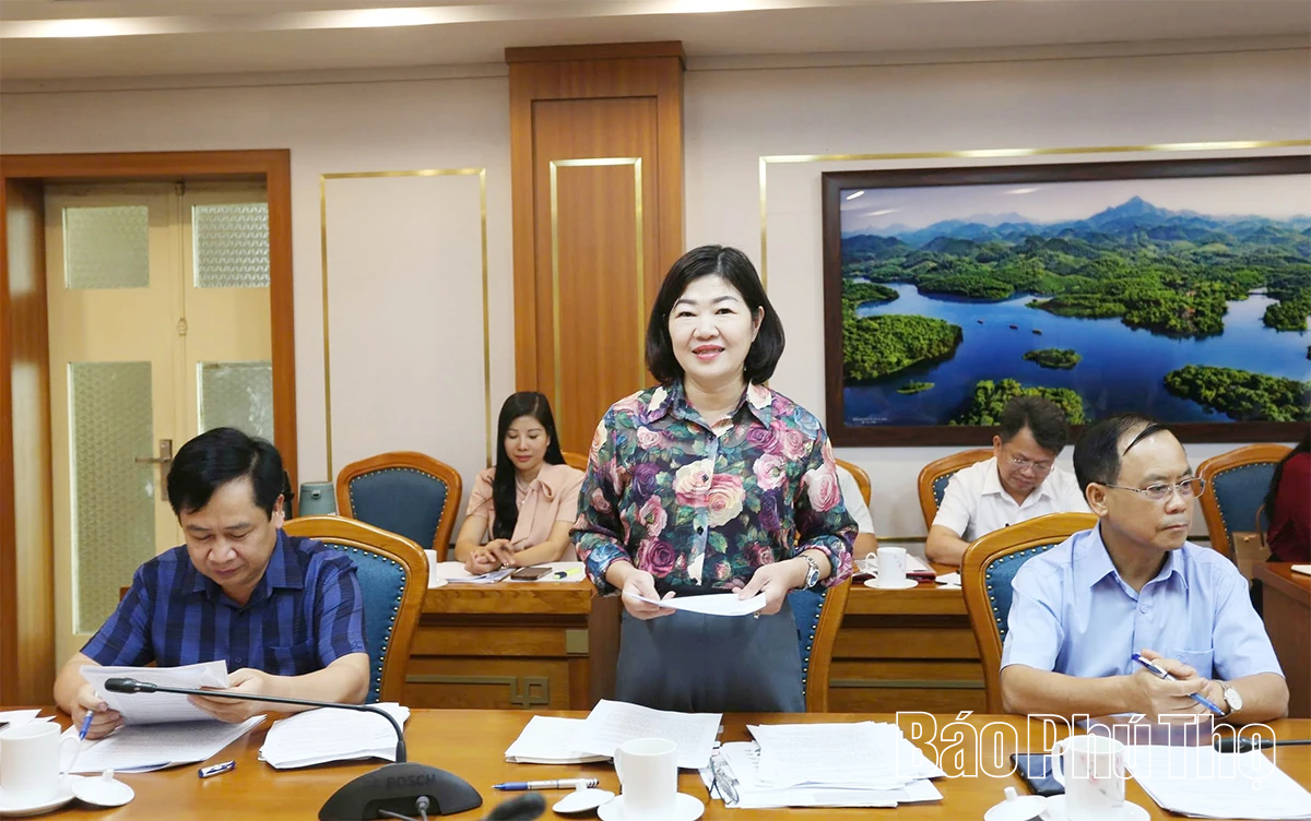 Phó Chủ tịch UBND tỉnh Nguyễn Khắc Hiếu nghe báo cáo công tác chuẩn bị tổ chức Đại hội thi đua yêu nước tỉnh Phú Thọ lần thứ I