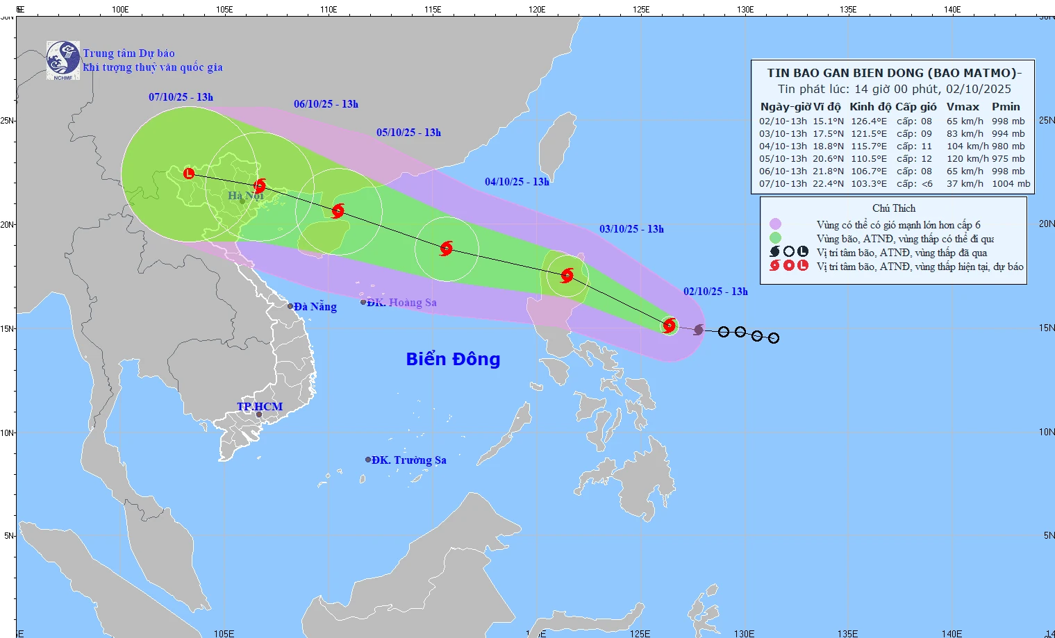 Bão MATMO giật cấp 10, tiếp tục mạnh thêm, hướng vào biển Đông