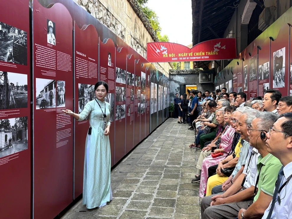 “Vang mãi khúc khải hoàn”: Ký ức về những ngày hào hùng của Thủ đô