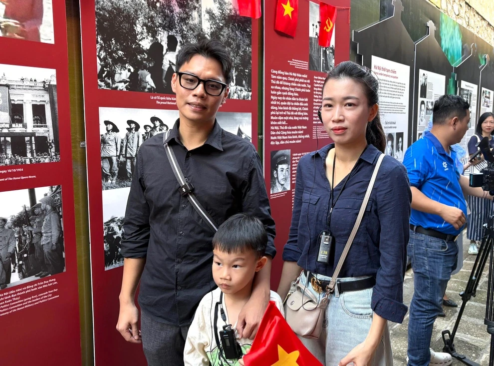 “Vang mãi khúc khải hoàn”: Ký ức về những ngày hào hùng của Thủ đô