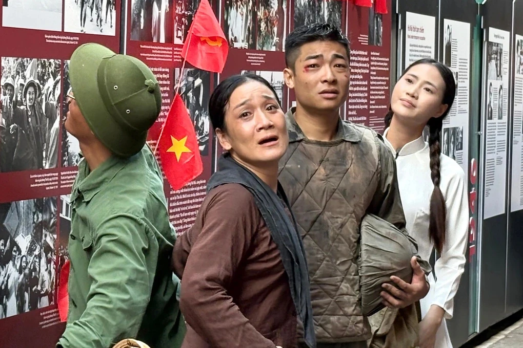 “Vang mãi khúc khải hoàn”: Ký ức về những ngày hào hùng của Thủ đô