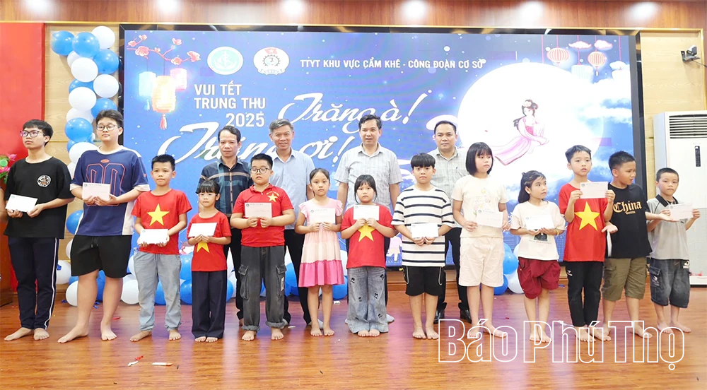 Trung tâm Y tế khu vực Cẩm Khê tổ chức vui Tết Trung thu