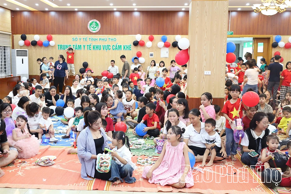 Trung tâm Y tế khu vực Cẩm Khê tổ chức vui Tết Trung thu