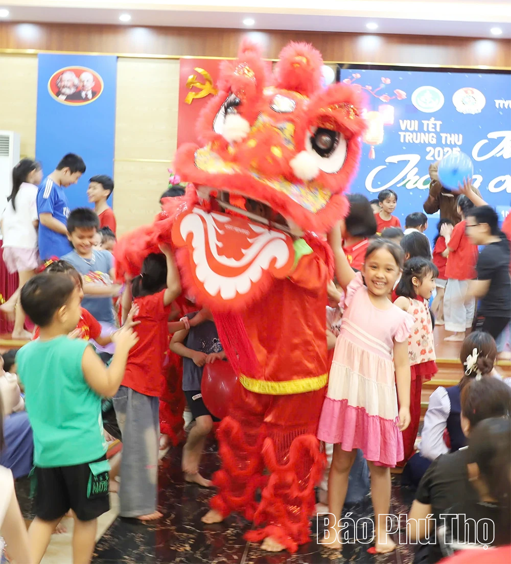 Trung tâm Y tế khu vực Cẩm Khê tổ chức vui Tết Trung thu