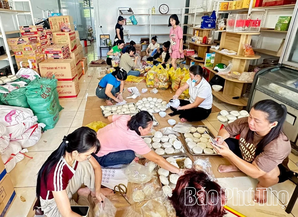 Chung tay hỗ trợ người dân vùng lũ