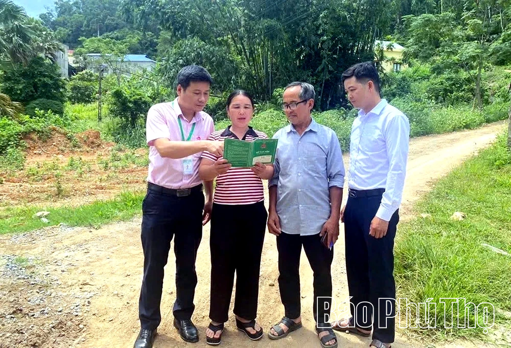 Phòng giao dịch NHCSXH Đà Bắc: Đưa vốn đến tay người nghèo