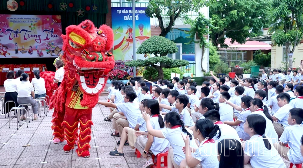 Nữ hiệu trưởng tâm huyết với sự nghiệp trồng người