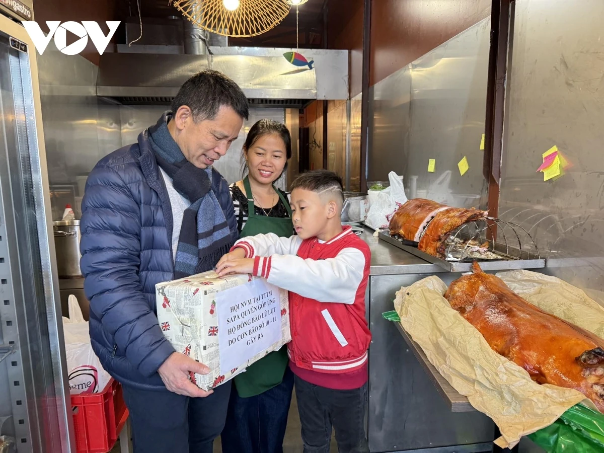 Cộng đồng người Việt tại Séc quyên góp ủng hộ đồng bào bị ảnh hưởng lũ lụt