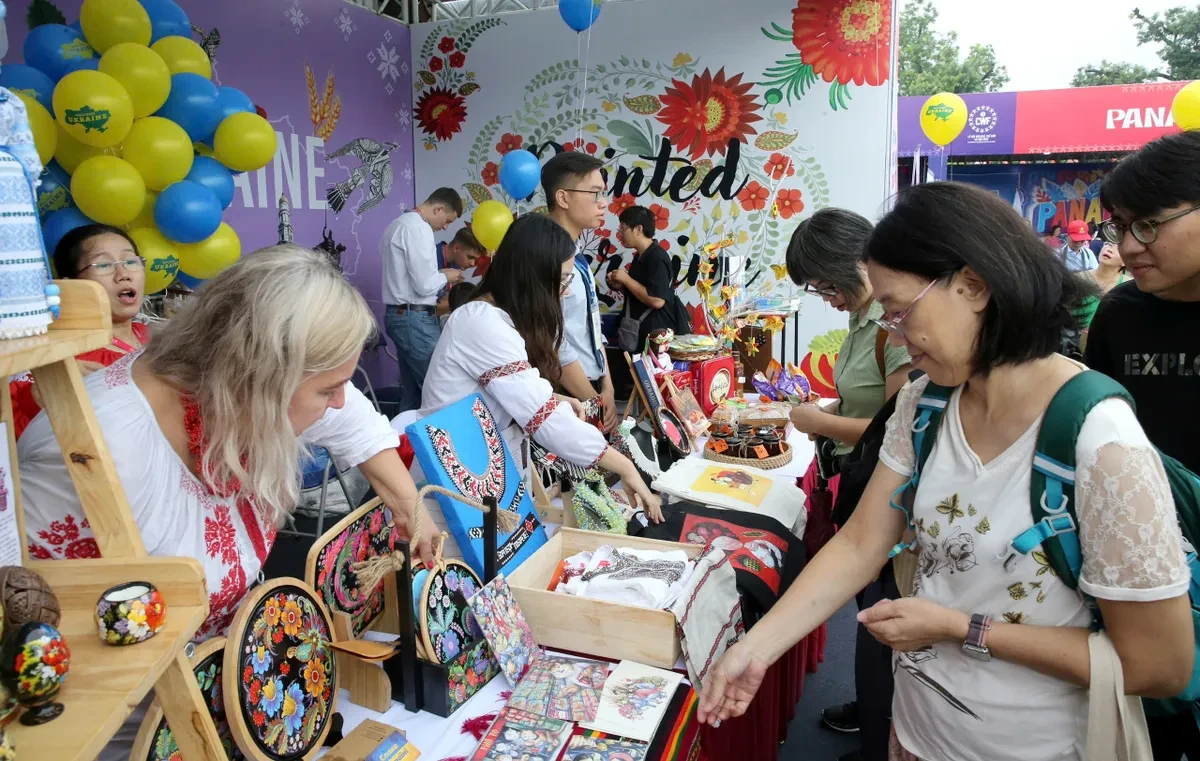 Hàng vạn du khách đến với Lễ hội Văn hóa thế giới tại Hà Nội