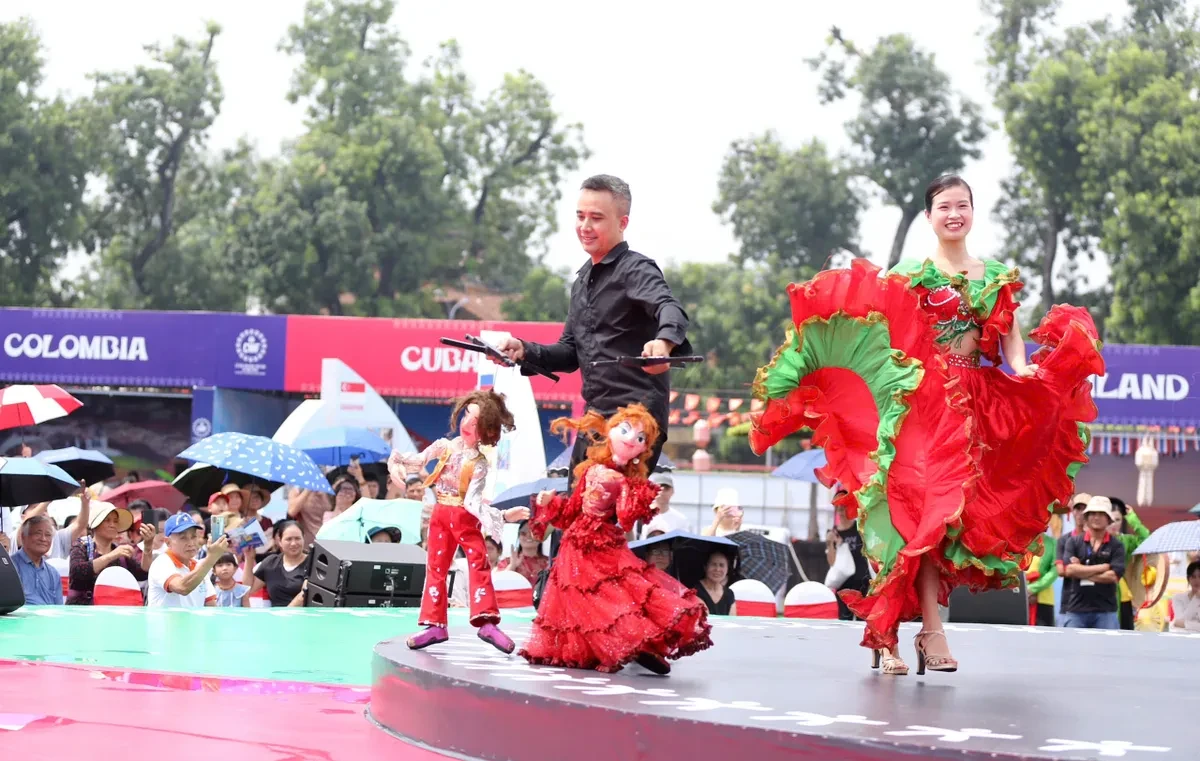 Hàng vạn du khách đến với Lễ hội Văn hóa thế giới tại Hà Nội