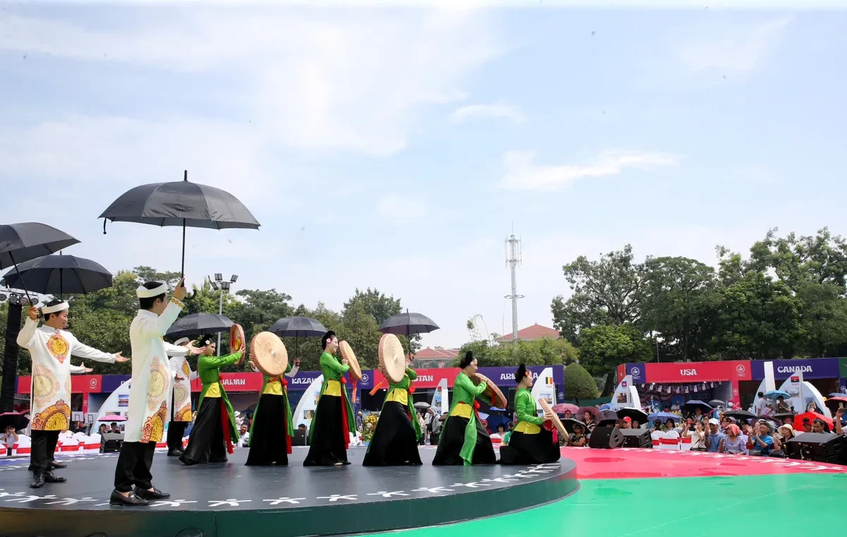 Hàng vạn du khách đến với Lễ hội Văn hóa thế giới tại Hà Nội