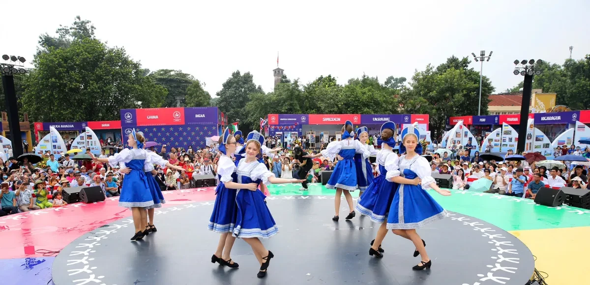 Hàng vạn du khách đến với Lễ hội Văn hóa thế giới tại Hà Nội