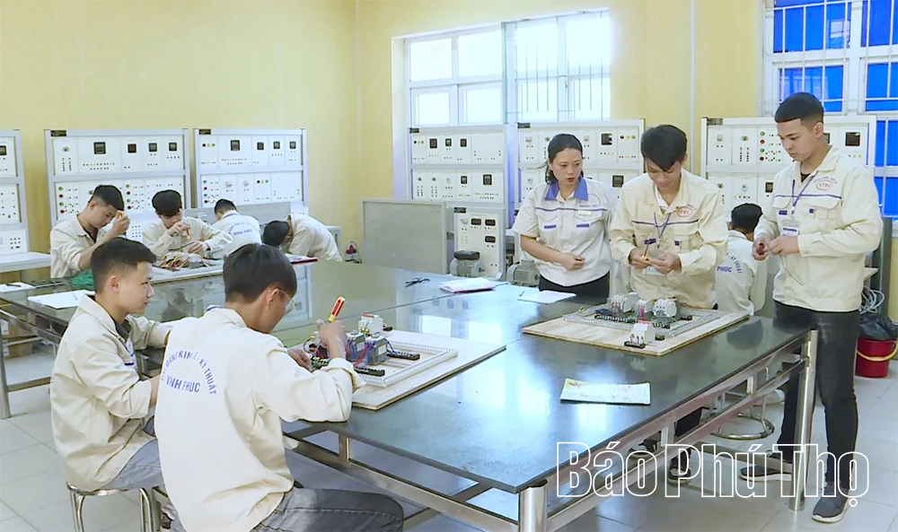 Đào tạo nguồn nhân lực gắn với nhu cầu tuyển dụng