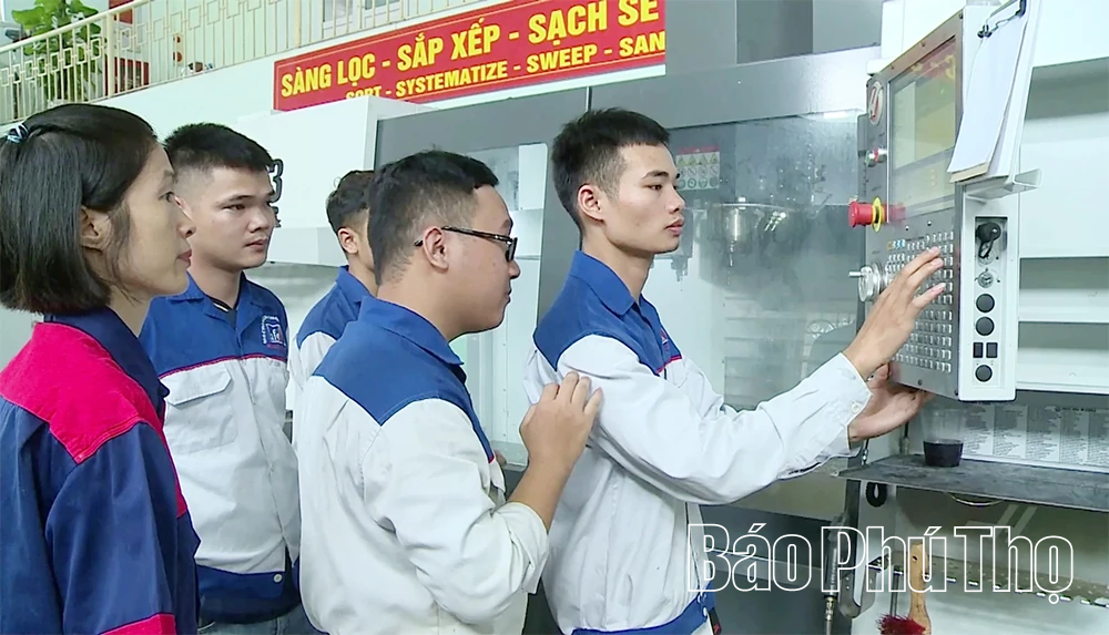 Đào tạo nguồn nhân lực gắn với nhu cầu tuyển dụng