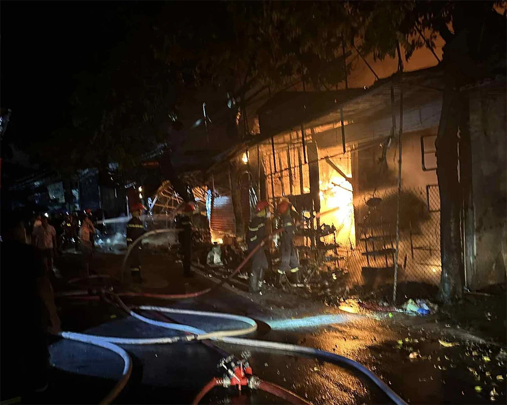 Dập tắt liên tiếp 2 vụ cháy trong đêm