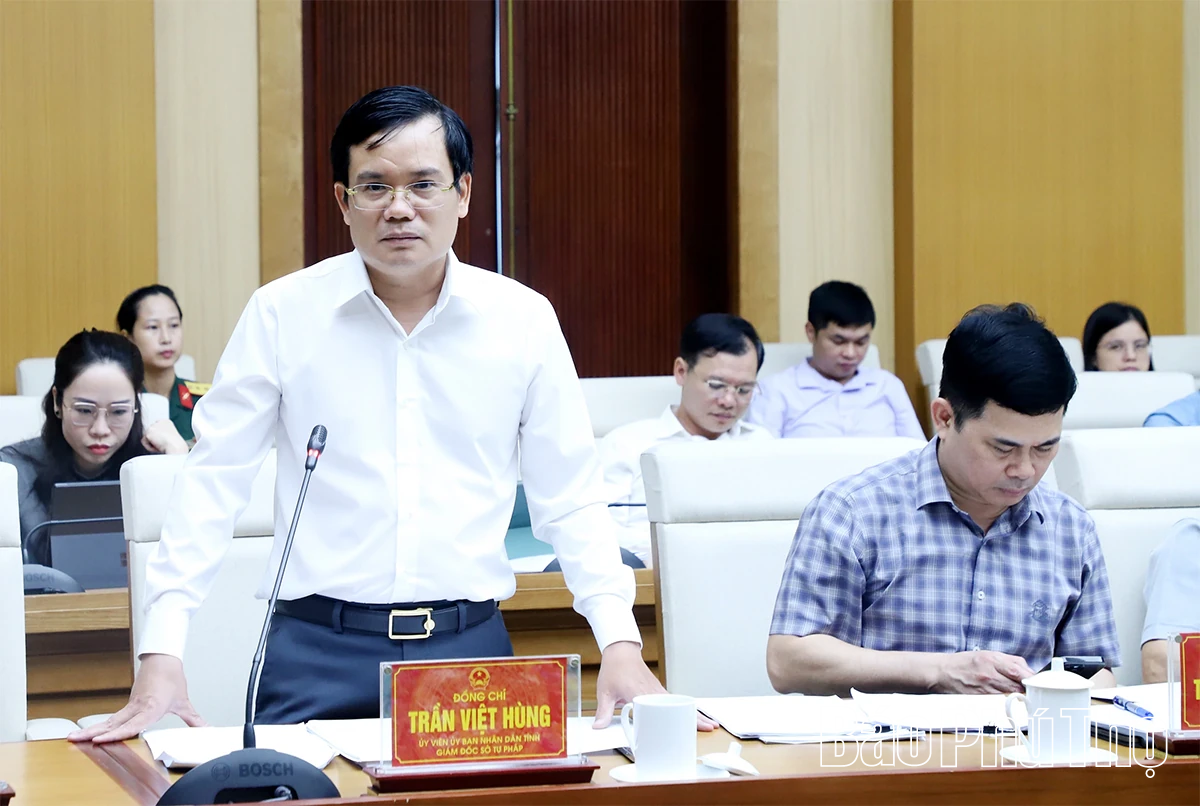 Chủ tịch UBND tỉnh Trần Duy Đông chủ trì phiên họp chuyên đề về xây dựng văn bản quy phạm pháp luật