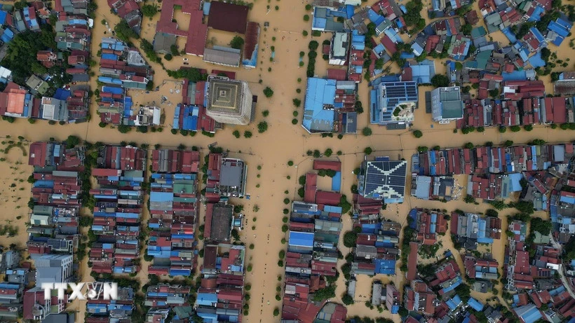 Đến 17 giờ ngày 8/10, gần 22.600ha cây trồng bị thiệt hại và 17.000 nhà bị ngập