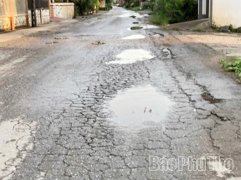 Khát vọng mở rộng con đường huyết mạch vào xã