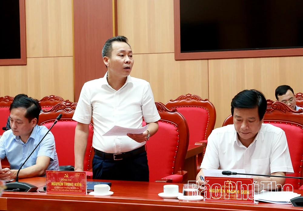 Thường trực Tỉnh ủy nghe, cho ý kiến vào các nội dung quan trọng