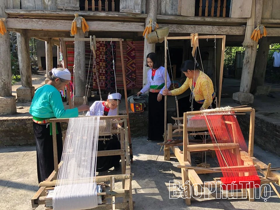 Giữ gìn giá trị văn hóa giữa sức ép phát triển