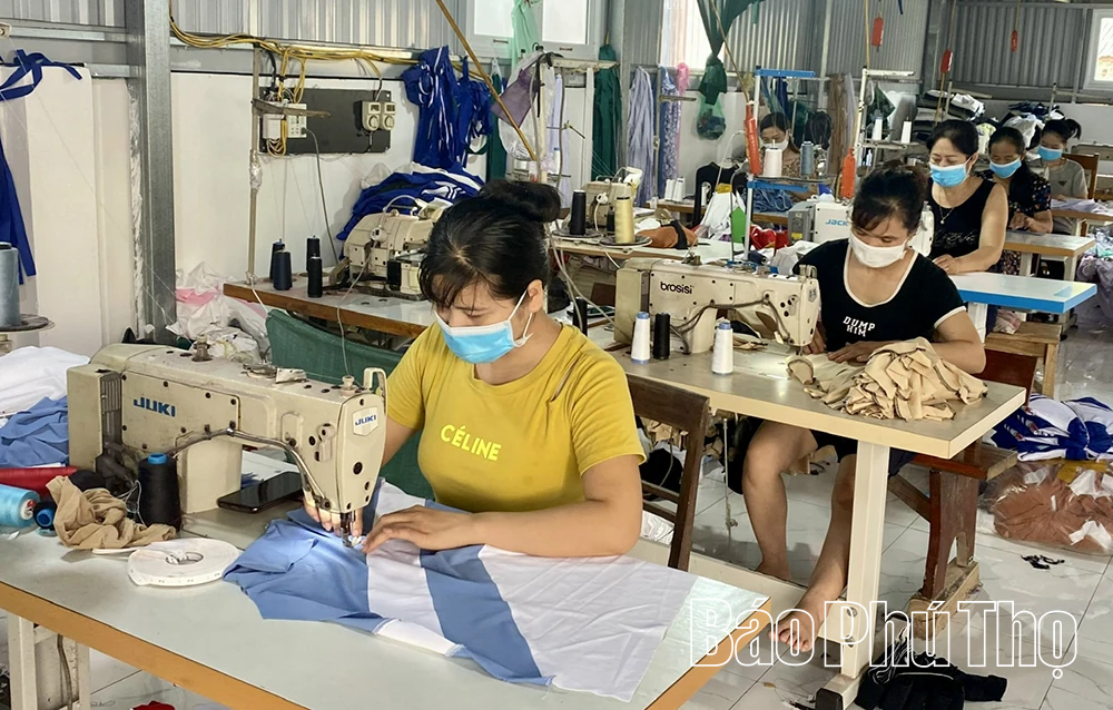 Thi đua xây dựng người phụ nữ thời đại mới