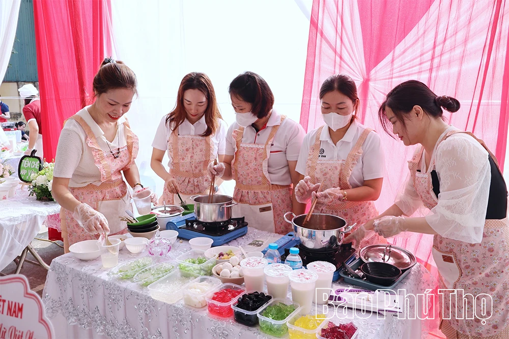 Sôi nổi Hội thi “Nấu chè sắc màu” trong công nhân lao động